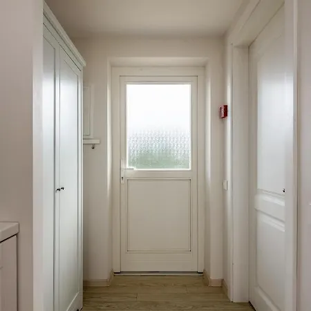 Seaside アパート パランガ